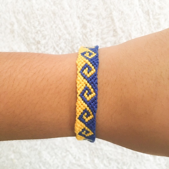 Friendship Bracelet (Blue/Yellow Greek Wave) - Picture 4 of 5